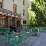 Meson De Salinas بيت ضيافة 2*